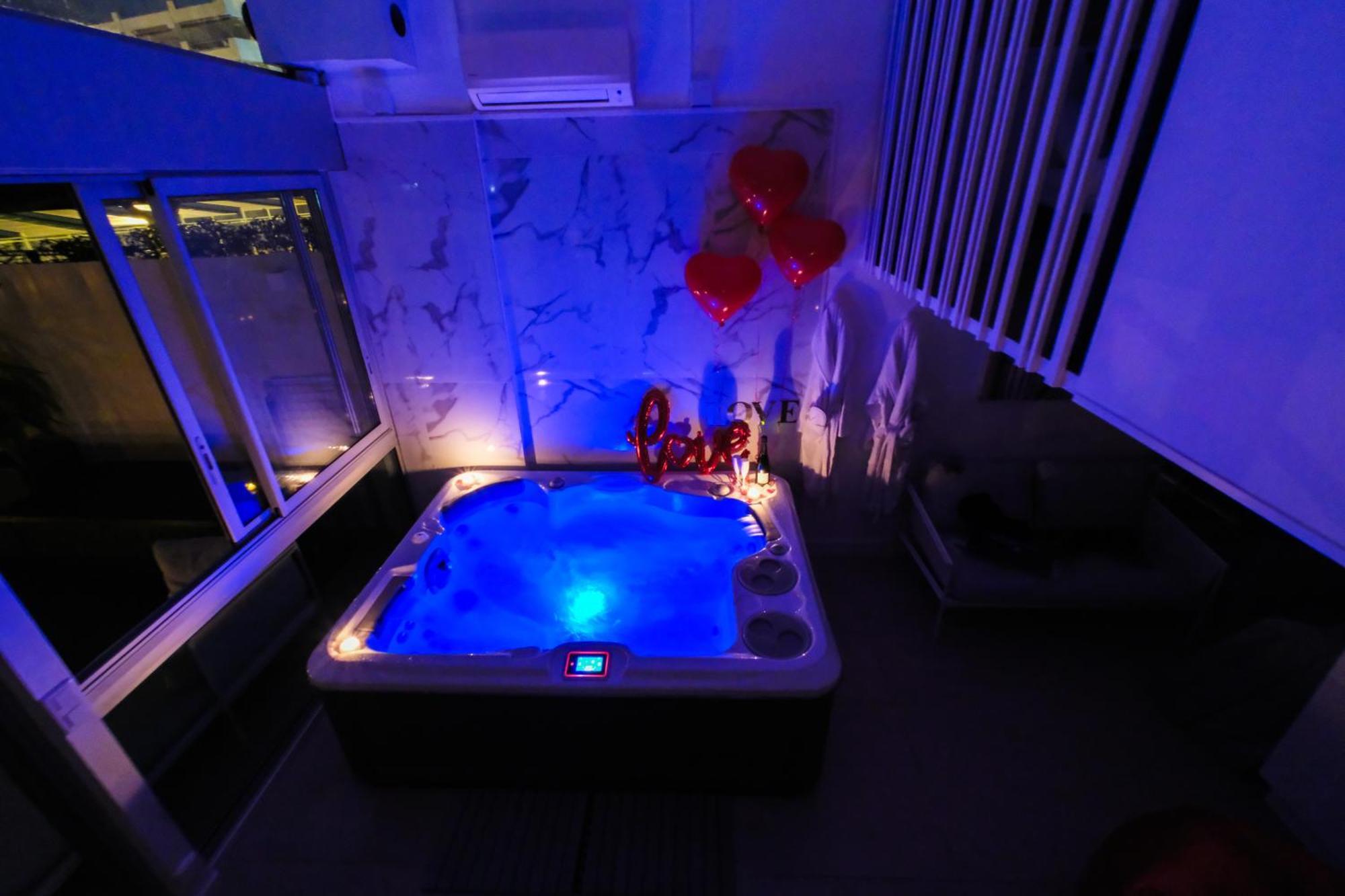Villa Bono Jacuzzi & Spa Saint-Laurent-du-Var Exterior photo
